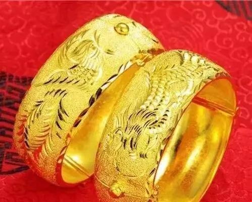 结婚送好寓意的黄金首饰作为信物，送对了人家一辈子都记得