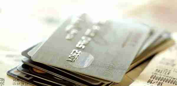 信用卡债务属于夫妻共同债务吗？