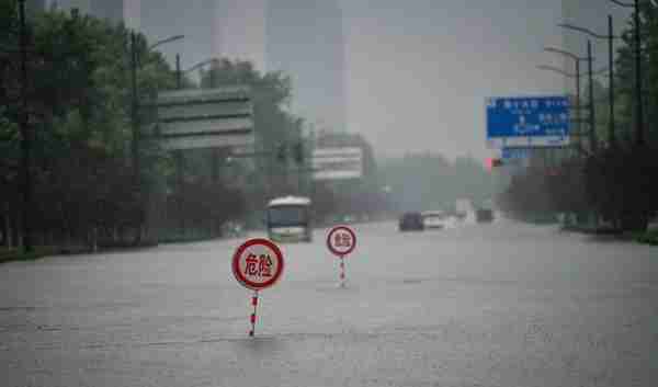 五问河南特大暴雨：这里为何成为全国强降雨中心？