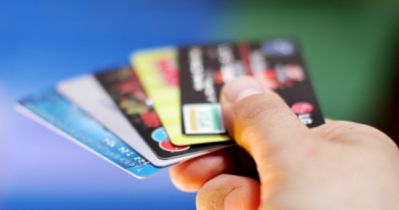 信用卡不良贷款加速“出表”，年内不良资产ABS发行近900亿元