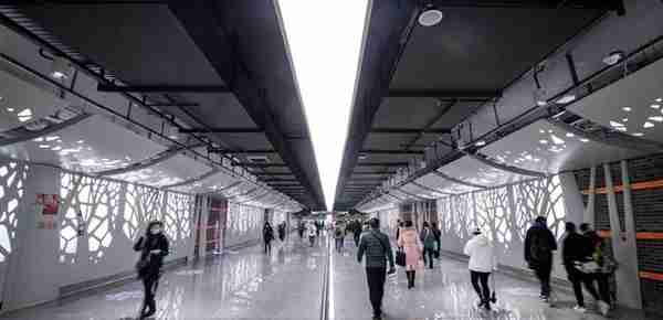 在魔都核心区“缝绣花针”，这条全新的穿城地铁，究竟有何不同？