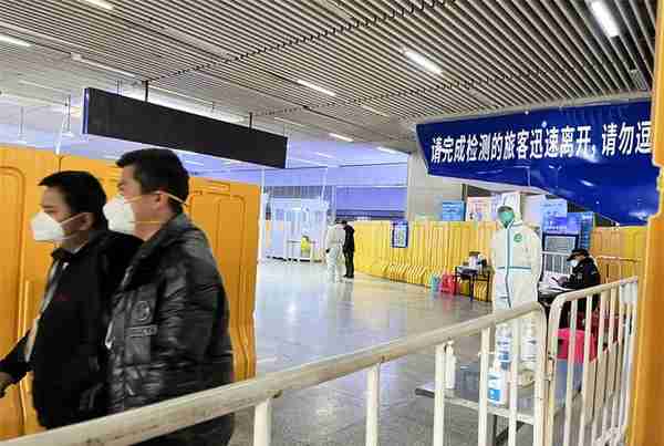 湖北武汉：火车站停止查验核酸证明 客流稳中有升