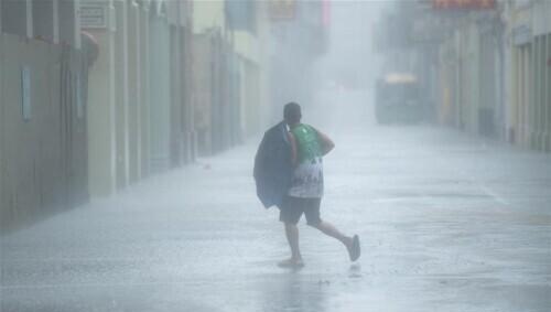台风“海高斯”袭击珠澳 澳门发出十号风球和风暴潮红色预警