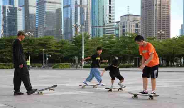 深圳掀起“滑板热”：全球“滑手”来打卡，产业发展空间大