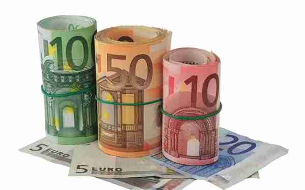 欧元二季度贬值11.7%，俄罗斯卢布升值11.7%，那人民币，日元呢？