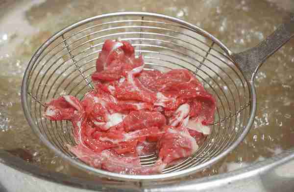 牛肉怎么腌制才嫩？30年经验分享，不干不柴不塞牙，比豆腐还嫩