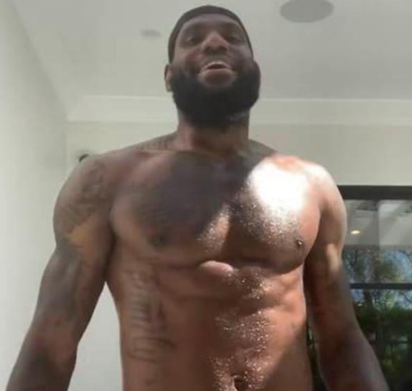 NBA球员强壮的胸肌：霍华德大块胸肌如充气，格里芬体型完美