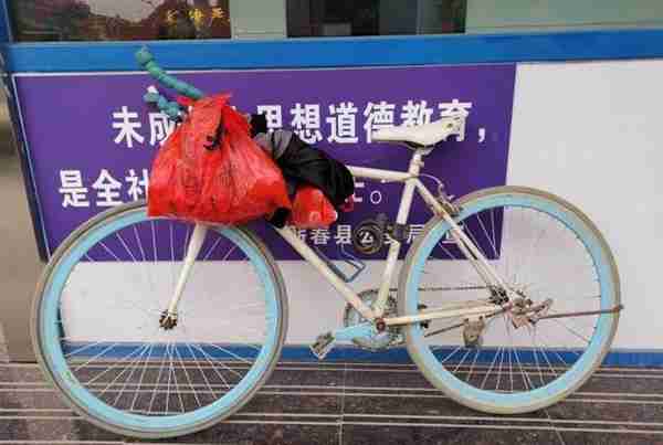 家中老父无人照顾，男子骑车12天从深圳返回鄂州，感叹“一路遇上的都是好心人”