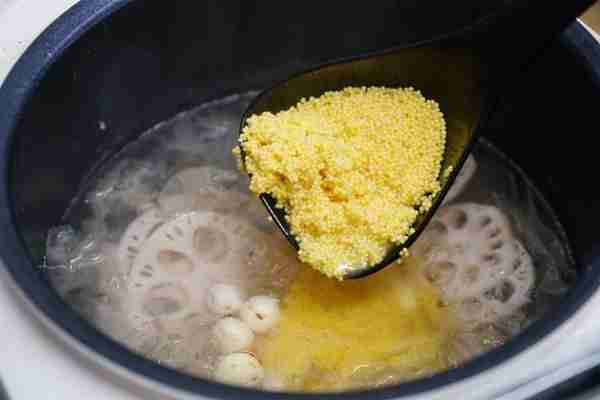 寒露过后，建议少用大米煮粥了，常喝“黄金粥”，打好基础好入冬