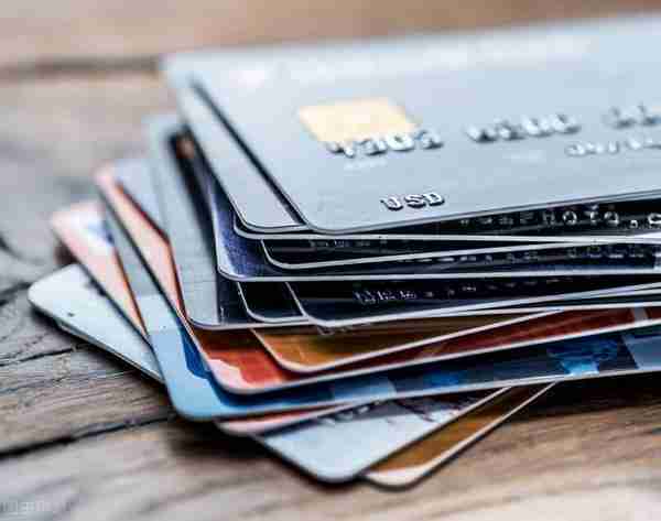 15年前注销的信用卡却突然冒出17010元欠款，用户该和解吗？