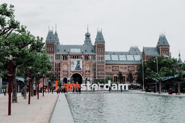 阿姆斯特丹：乱拍照的游客，我要禁止你们进入红灯区！