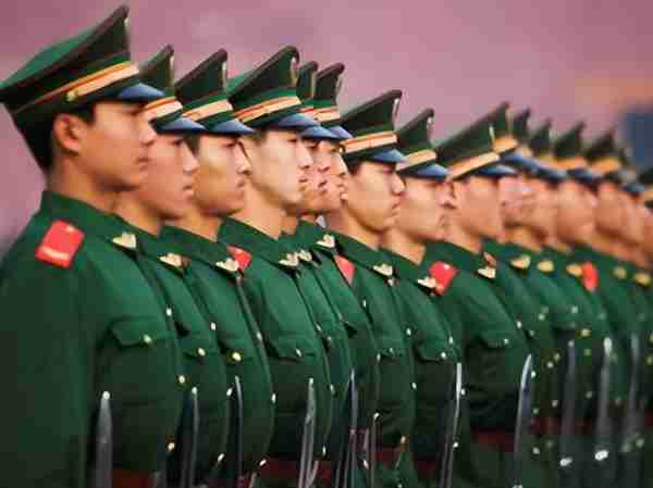 中国14亿人每人捐1000，1.4万亿军费够打几天？答案来了