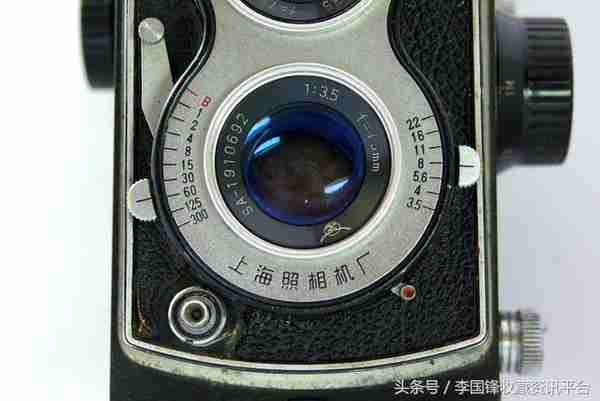 1967年海鸥发布的4A相机的简化版4B双镜头120相机